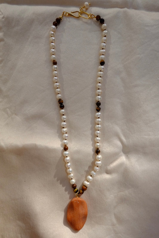pearl necklace with center piece
